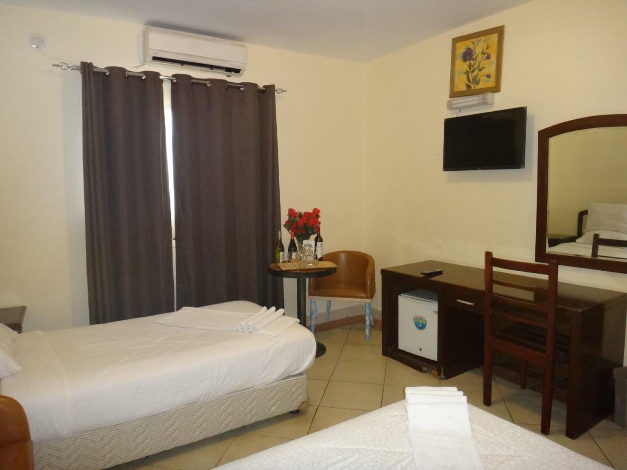 Quality Hotel Giuba Esterno foto