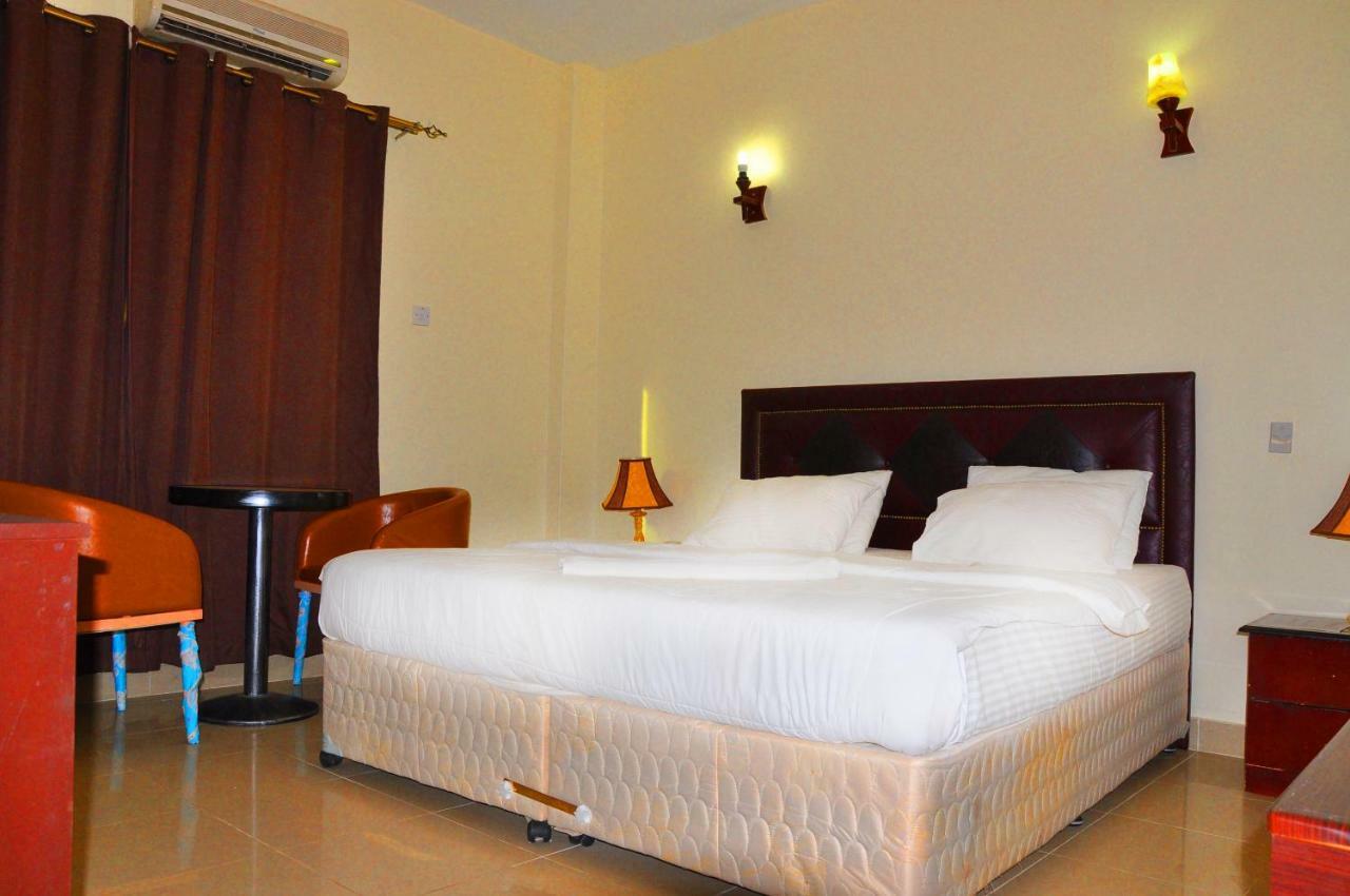 Quality Hotel Giuba Esterno foto
