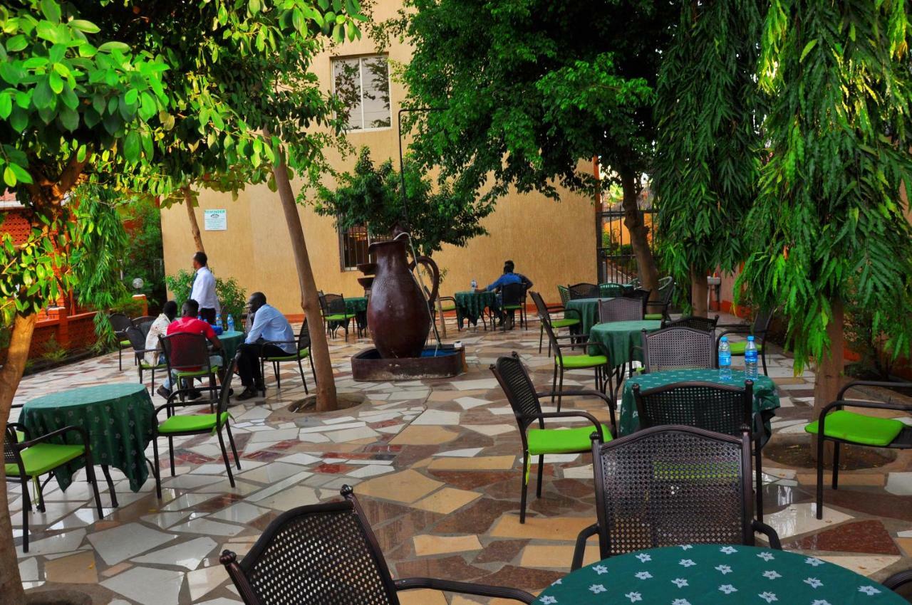 Quality Hotel Giuba Esterno foto